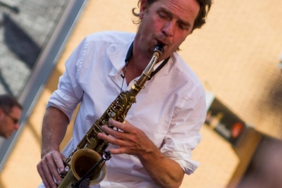 Saxofonist-Jan-ook-mogelijk-met-dj-11